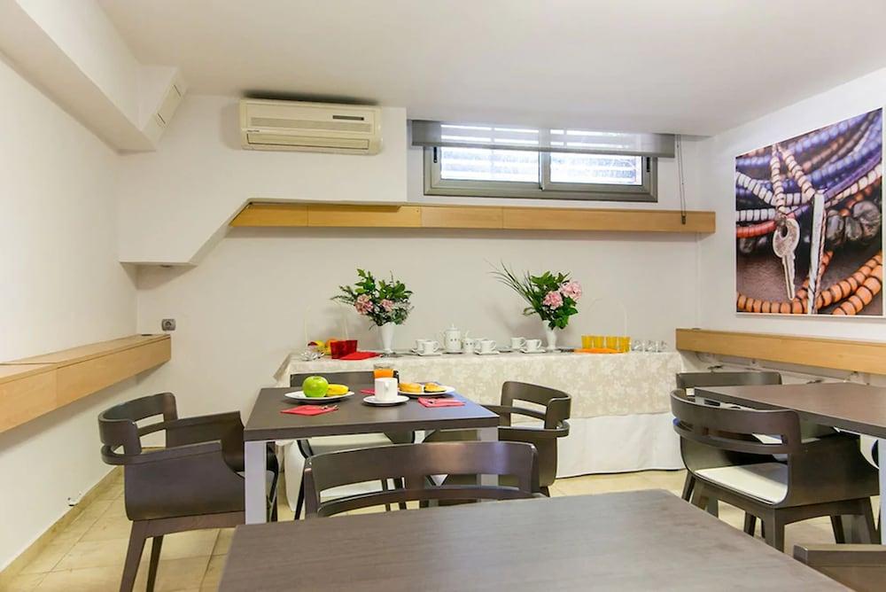 Aparthotel Bardon Castelldefels Dış mekan fotoğraf