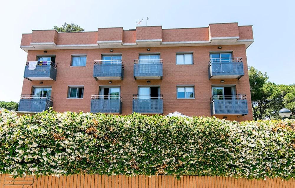 Aparthotel Bardon Castelldefels Dış mekan fotoğraf