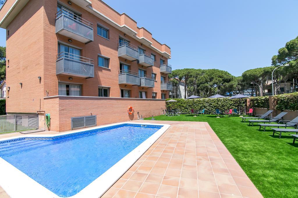 Aparthotel Bardon Castelldefels Dış mekan fotoğraf