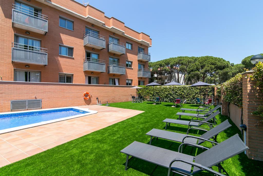 Aparthotel Bardon Castelldefels Dış mekan fotoğraf