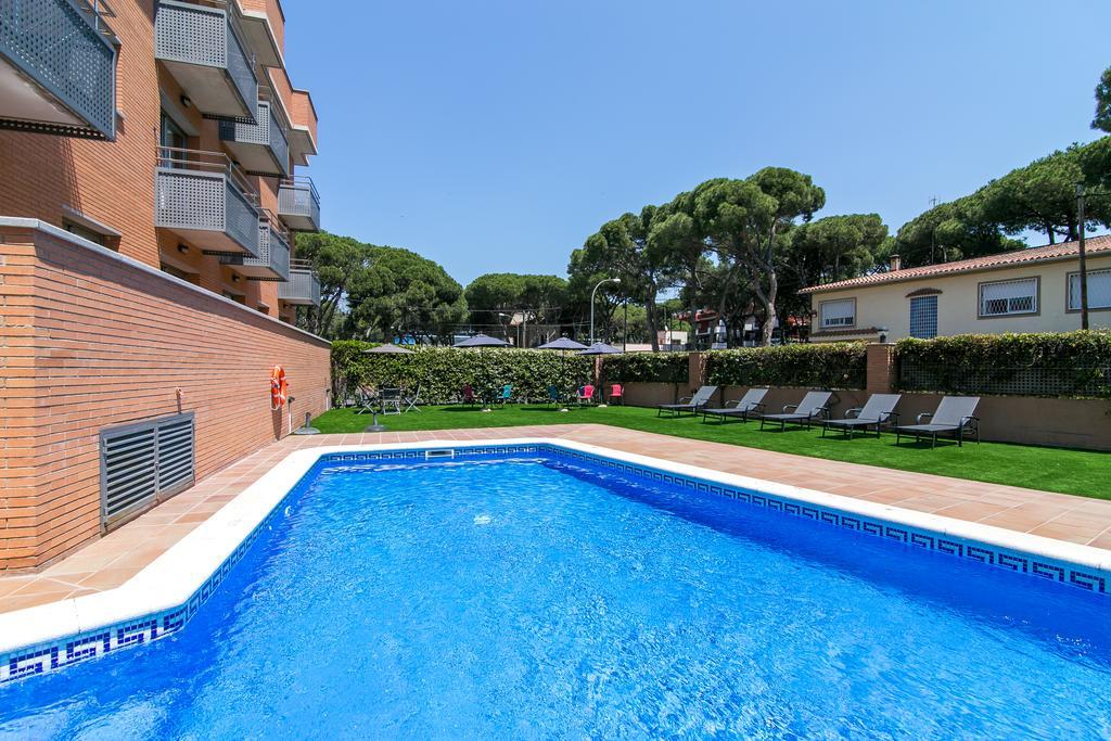 Aparthotel Bardon Castelldefels Dış mekan fotoğraf
