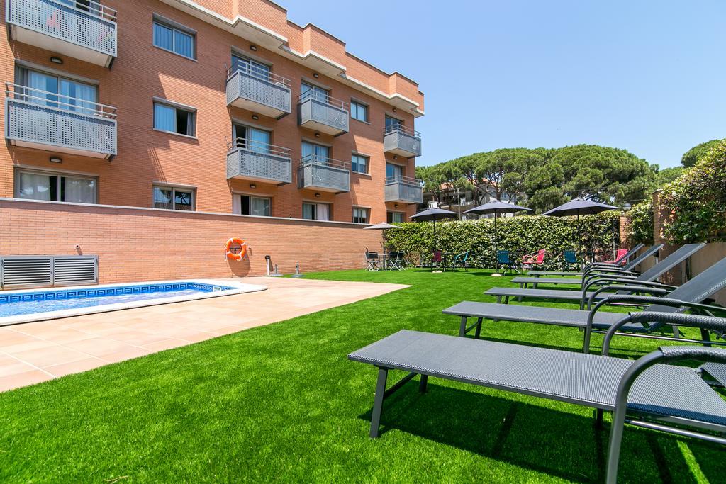 Aparthotel Bardon Castelldefels Dış mekan fotoğraf
