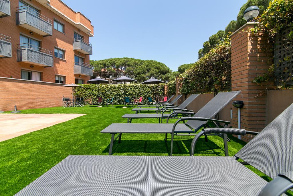 Aparthotel Bardon Castelldefels Dış mekan fotoğraf