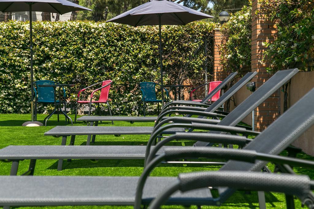Aparthotel Bardon Castelldefels Dış mekan fotoğraf